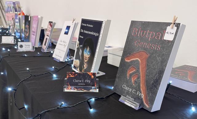Tisch mit Büchern
